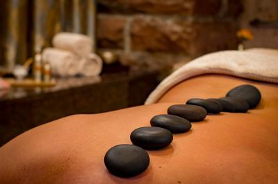 Hot Stone Ganzkörpermassage